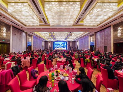 梦想，新征程
——威腾母线2014年度颁奖盛典暨2015新春年会