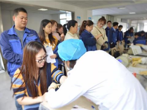 守望相助手牵手 献血救人心连心——威腾集团2018年无偿献血活动